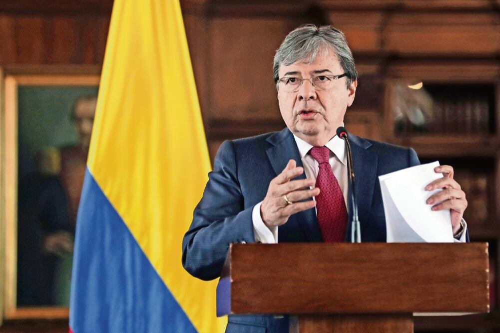 El canciller de Colombia, Carlos Trujillo, ayer en una conferencia, en Bogotá; dijo que pedirá a la ONU un enviado especial por crisis de inmigrantes venezolanos. Foto: MAURICIO DUEÑAS CASTAÑEDA. EFE