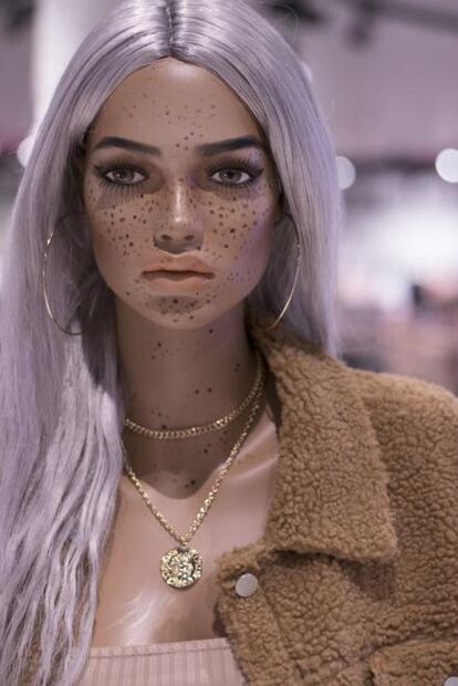 ¿Maniquíes con estrías y vitiligo? Esta marca redefine la belleza femenina