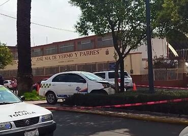 Taxista muere por ataque al corazón y choca contra árbol en Toluca