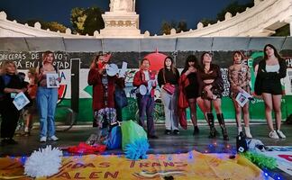 "Ni cis, ni trans, ni una muerta más"; conmemoran el Día de la Remembranza Trans en CDMX