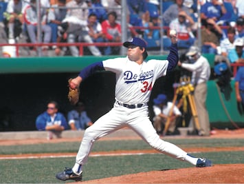 Retiran número del 'Toro' Valenzuela