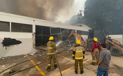 Incendio consume bodega de plásticos en Villahermosa, Tabasco; no se reportan personas lesionadas ni víctimas mortales
