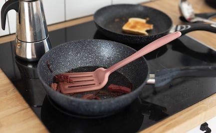 ¿Es dañino lavar los trastes con piedra pómez?