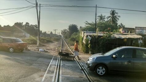 Libera CNTE vías del tren en Lázaro Cárdenas, Michoacán