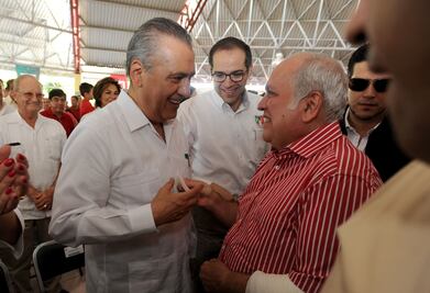 Tras atentado, reaparece ex gobernador de Colima