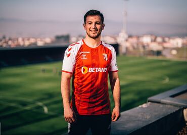 Eugenio Pizzuto es presentado como nuevo jugador del Sporting Braga