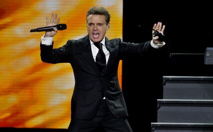 Sorprende aspecto de Luis Miguel junto a su novia Paloma Cuevas