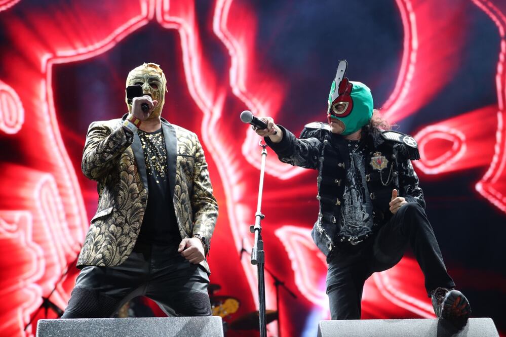 El Escorpión Dorado y Alex Lora en el Vive Latino. Foto: Nadya Murillo