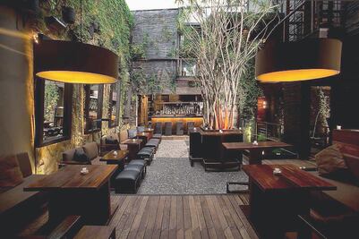 Influencer quería comer gratis en uno de los mejores restaurantes del mundo, SUD777 en el número 52