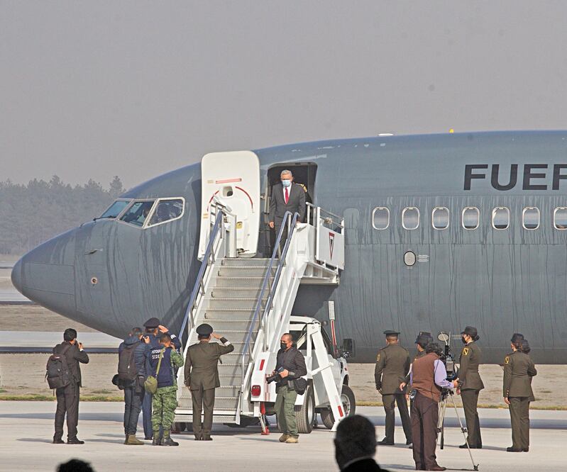 El presidente Andrés Manuel López Obrador inauguró el primer vuelo de la Base Aérea Militar 1 y, con esto, el inicio de la entrega del aeropuerto de Santa Lucía, un proyecto prioritario, que se espera que esté concluido en 13 meses. Foto: GERMÁN ESPINOSA.