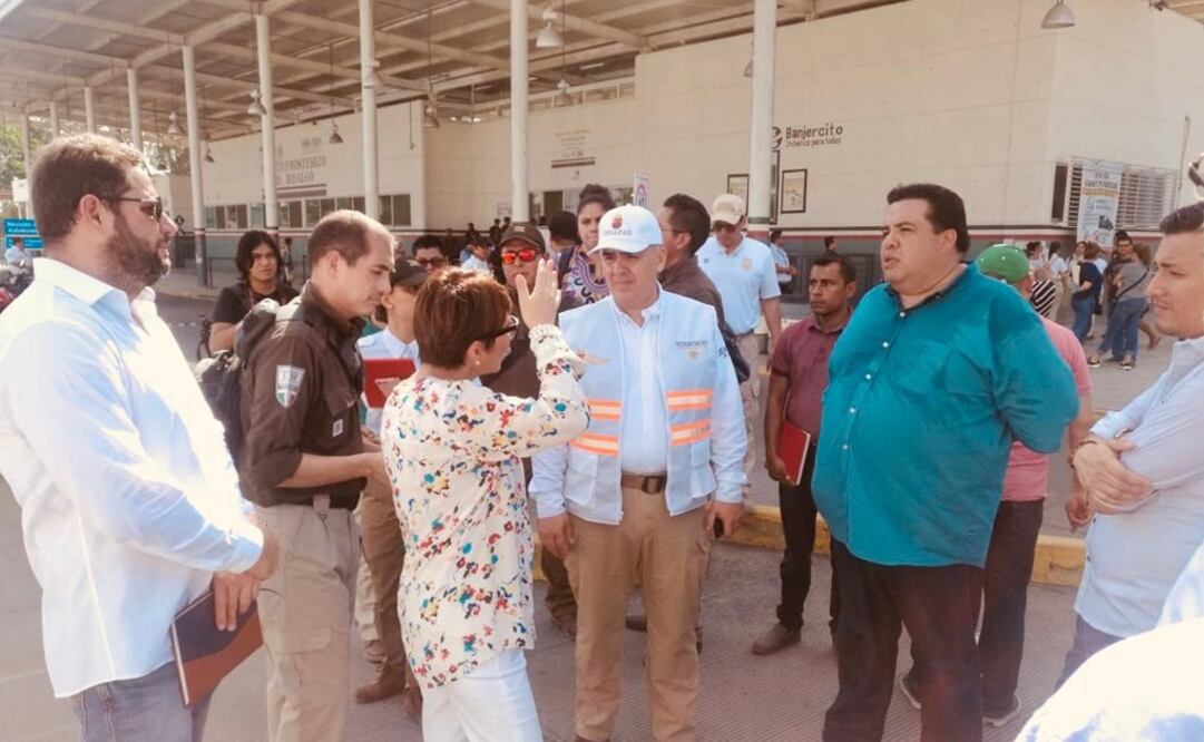 Autoridades del Instituto Nacional de Migración y cónsules de Guatemala, Honduras y El Salvador realizan recorrido en el Puente Internacional Rodolfo Flores. Foto: Twitter @INAMI_mx