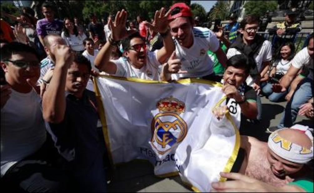 Aficionados celebran en México el título del Real Madrid