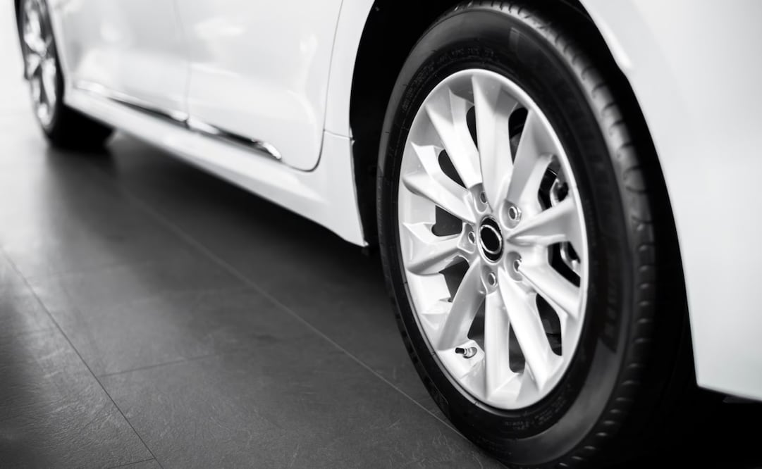 Esto significan las letras y números de las llantas del auto. Foto: Freepik