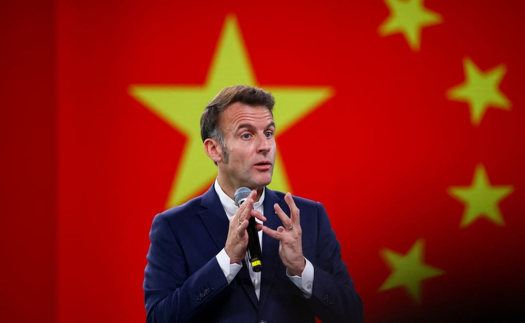 El presidente francés, Emmanuel Macron, habla en la Universidad de Sichuan durante una reunión con estudiantes en Chengdu, en la provincia de Sichuan, en el suroeste de China, el 5 de diciembre de 2025. Foto: AFP