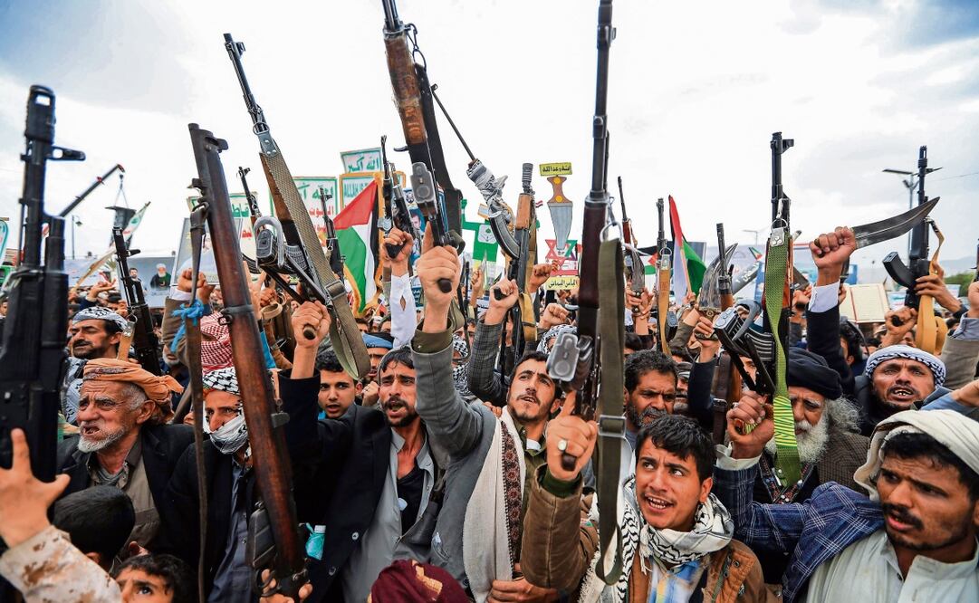 Yemeníes armados, durante una manifestación en Saná. Foto: Mohammed Huwais / AFP