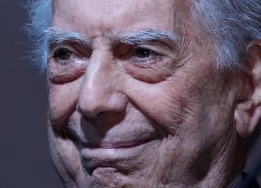 “Cuanto menos se metan los gobiernos con los escritores, mucho mejor”: Mario Vargas Llosa