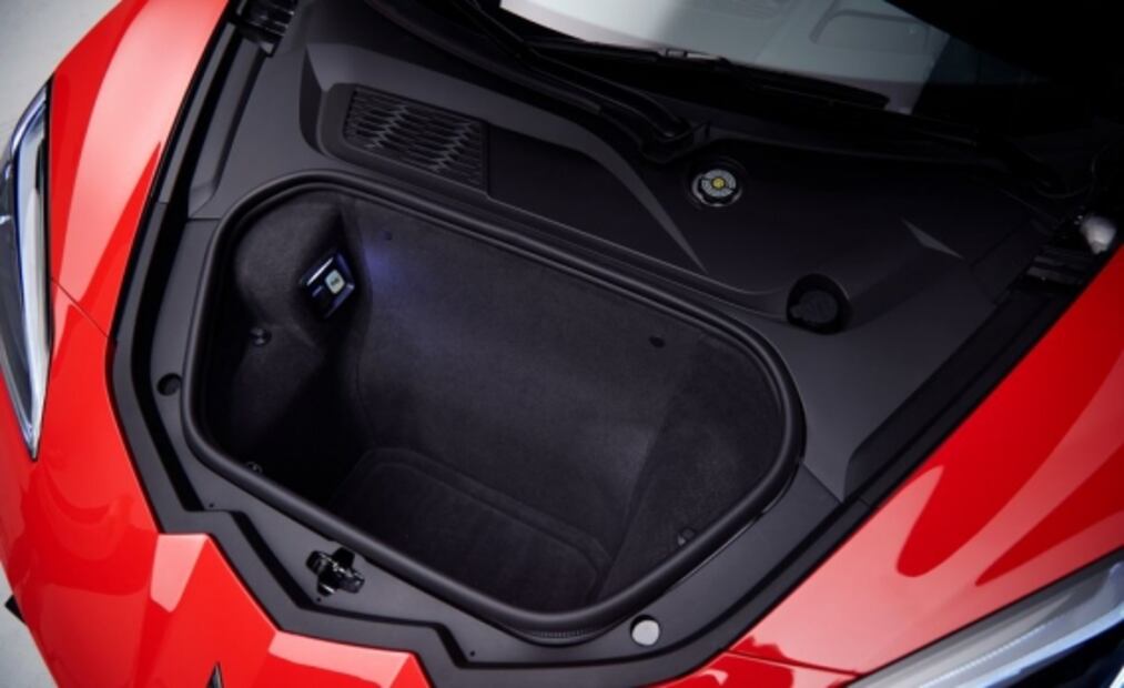 A sus 95 años se regala un Corvette C8 de más de 2.5 millones de pesos