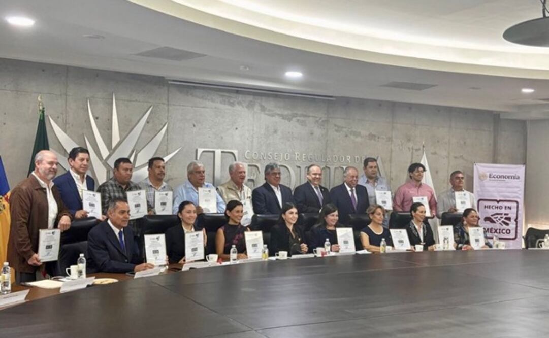 "16 empresas tequileras reciben certificación #HechoEnMéxico", escribió a través de redes sociales la Secretaría de Economía. (26/08/25) Foto: X @SE_mx