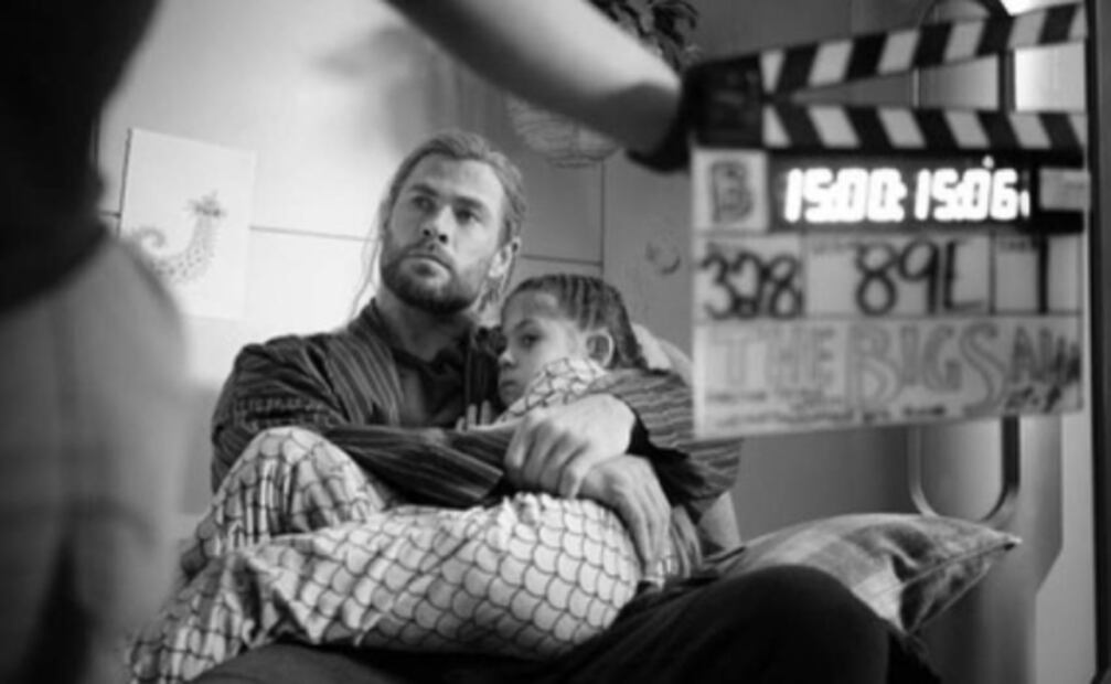 Las tiernas fotos de Chris Hemsworth con su pequeña hija en el set de "Thor: Love and Thunder"