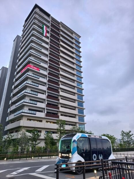 Bandera de México ya luce en la Villa Olímpica de Tokio
