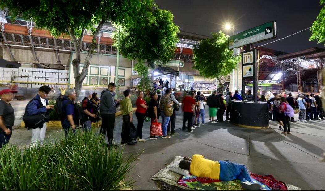 Usuarios del Metro padecieron, ayer 7 de mayo de 2025, por la suspensión de dos estaciones de la Línea B, que va de Buenavista a Ciudad Azteca. Foto: Valente Rosas/EL UNIVERSAL