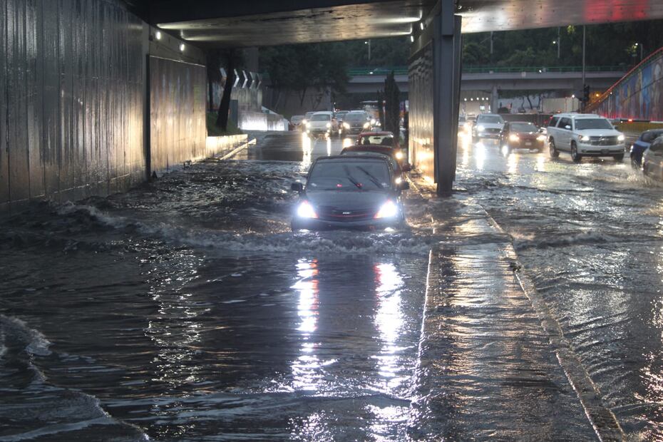 Las fuertes lluvias también causaron afectaciones en varias partes de la CDMX. (Foto: Francisco Rodríguez/ EL UNIVERSAL)