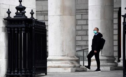 Para evitar ser detenido, dice tener coronavirus y le tose a la policía en Irlanda del Norte