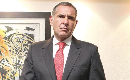 Gabino Cué, sin localizar para notificación de juicio en su contra