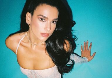 La ropa de Dua Lipa para Navidad