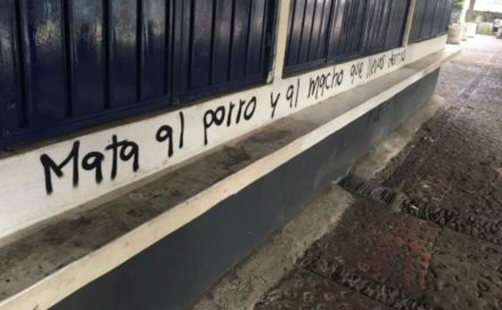 "¡Mota Sí, Porros NO", las pintas que amanecieron en planteles de la UNAM