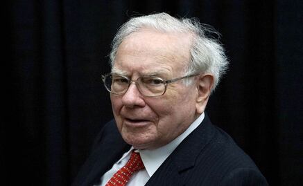 Warren Buffett deja la dirección del conglomerado Berkshire Hathaway a los 95 años; Greg Abel asume el control