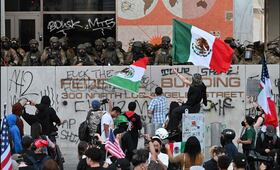 Crecen las protestas… y la persecución en EU; reportan hasta 800 detenidos