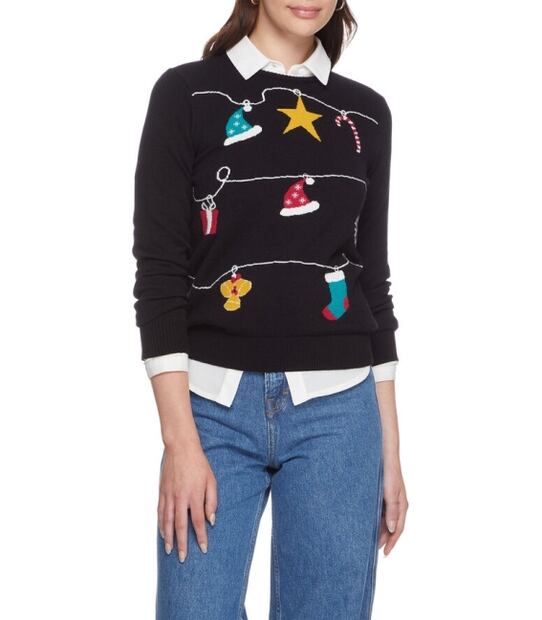 Yanet García combina su ugly sweater con botas de charol