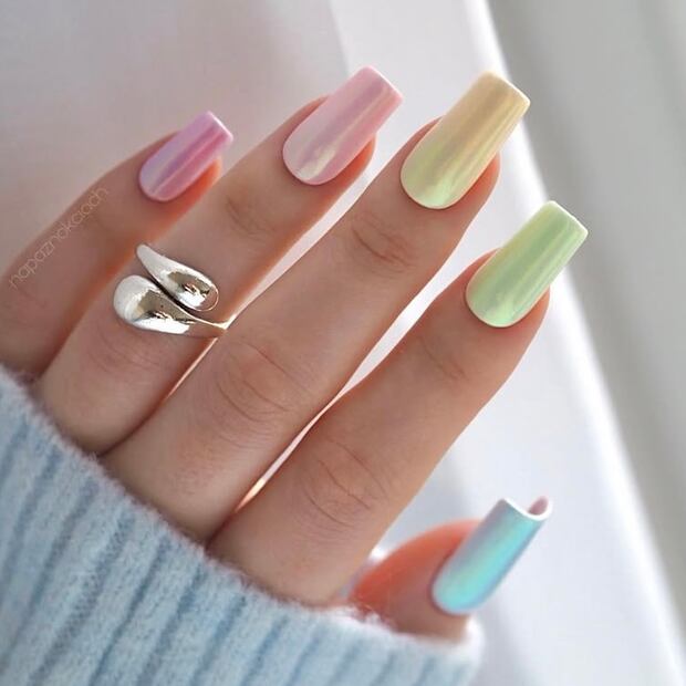 El estilo glazed da un acabado brillante y perlado. Foto: Instagram @napaznokciach