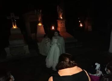 Así se vivieron los recorridos nocturnos por el Panteón La Soledad en el Edomex
