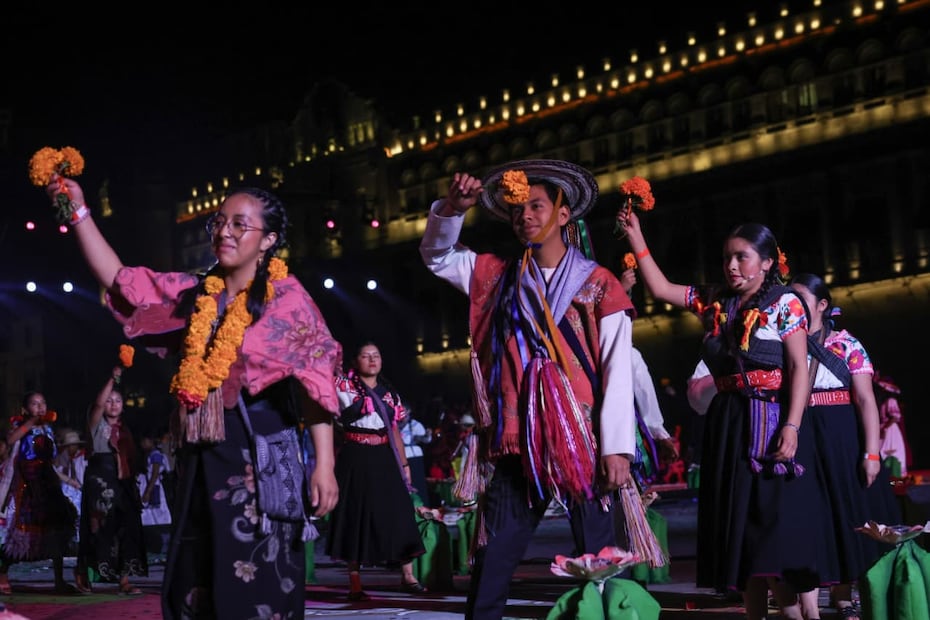 En su mensaje, la mandataria capitalina reconoció el esfuerzo de jóvenes, niñas y niños de los pilares de la Ciudad de México quienes participaron en esta representación pluricultural. (Foto: Luis Camacho/ EL UNIVERSAL)