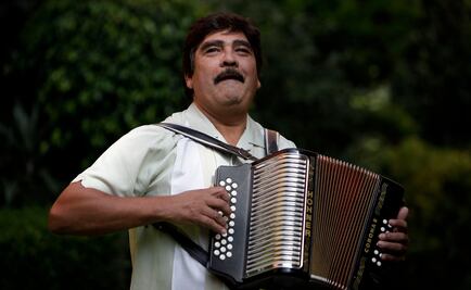 "El Bronco" propone incluir un acordeón en el escudo de NL en homenaje a Celso Piña