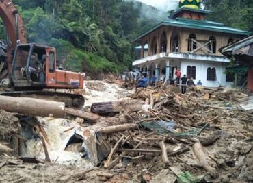 Inundaciones en Indonesia dejan al menos 22 muertos