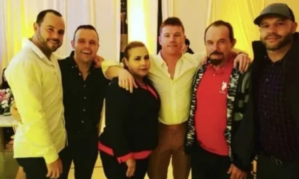 Canelo Álvarez y su familia. Fuente: Instagram @ricardoálvarez