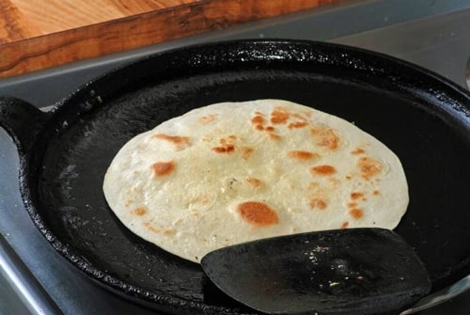 Prepara tortillas desde cero, quedan suaves e infladitas
