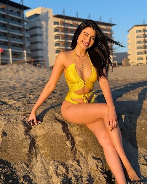 El traje de baño cut out sigue en tendencia. Foto: Instagram @kristalsilva_