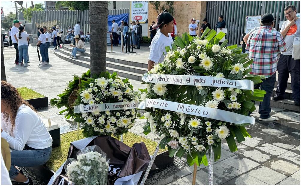 Marchan trabajadores del PJF para socializar su resistencia civil pacífica. Foto: Justino Miranda / EL UNIVERSAL