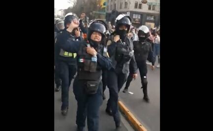 "Policía, consciente, se une al contingente"; también Ateneas marchan 