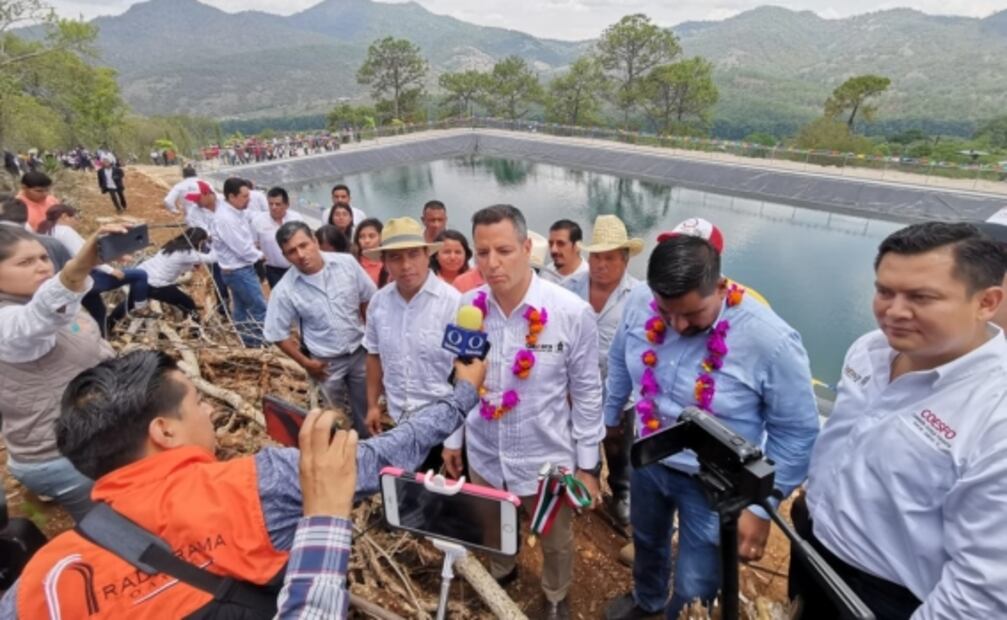 Gobernador de Oaxaca da banderazo a reforestación de la Sierra Sur