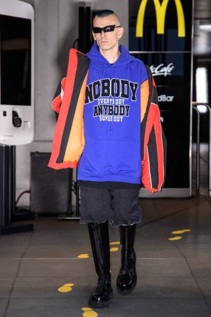 Vetements presenta colección en el McDonald's más grande de París y se vuelve viral