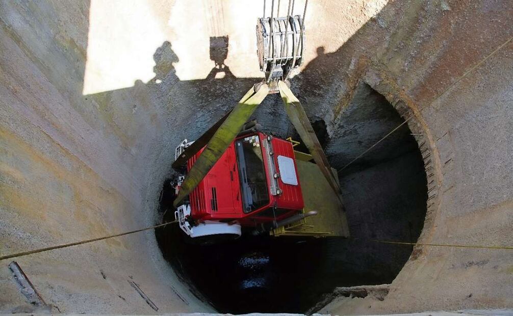 Autoridades han comenzado a ingresar camiones de desazolve y maquinaria para empezar la intervención. Foto: Especial