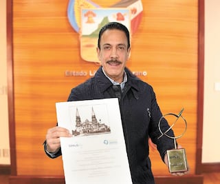 Reconocen con 2 premios al sistema Tuzobús