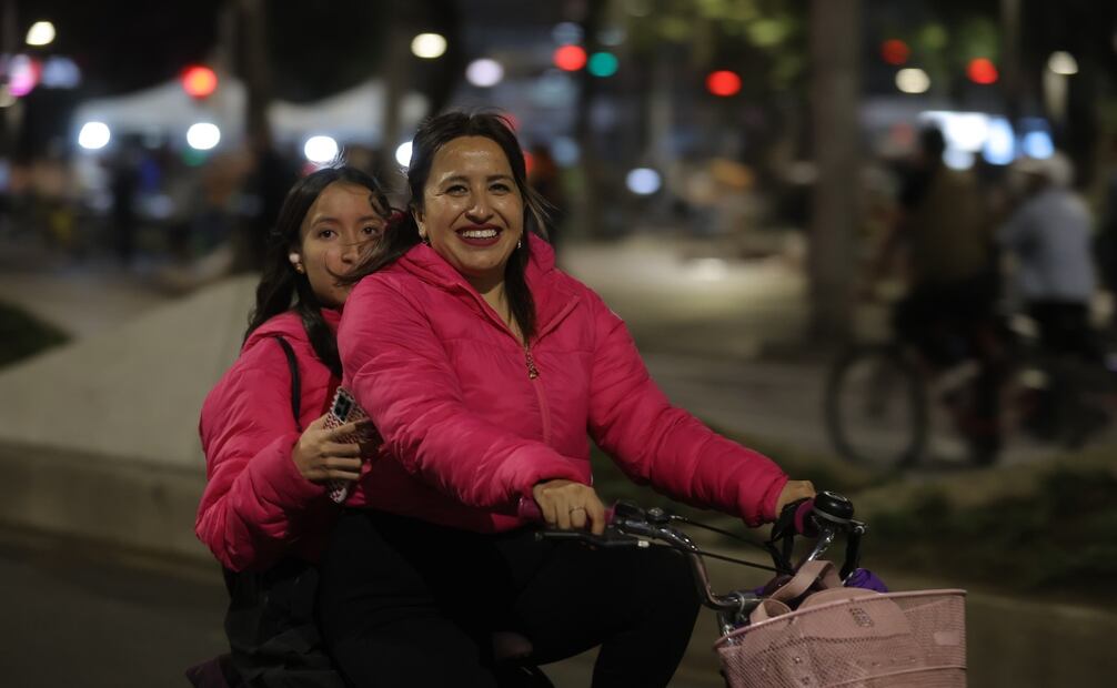 Familias disfrutaron el paseo nocturno. Foto: Gabriel Pano / EL UNIVERSAL