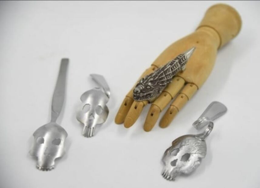 Conoce Morris, un proyecto que interviene cucharas y las transforma en calaveras