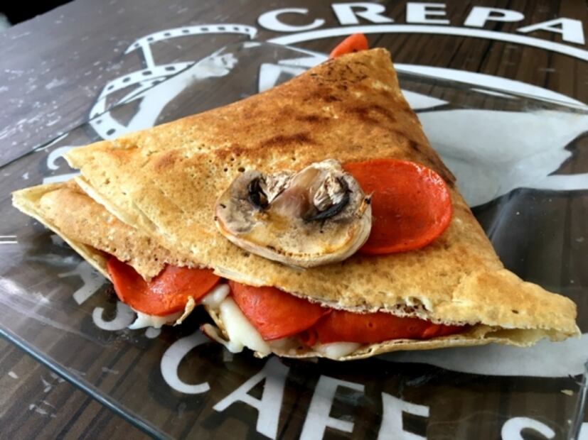 Crepas y hamburguesas estilo pizza